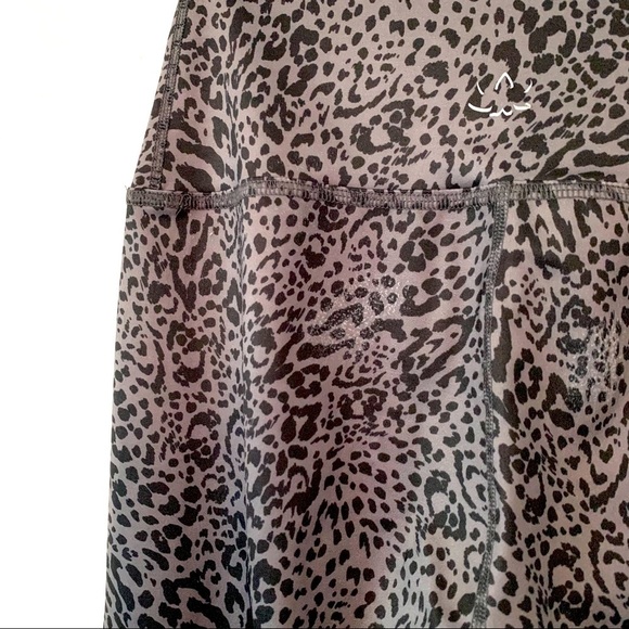 Beyond Yoga Cheetah Print Caught In The Midi High Waisted Legging Small - Picture 8 of 9